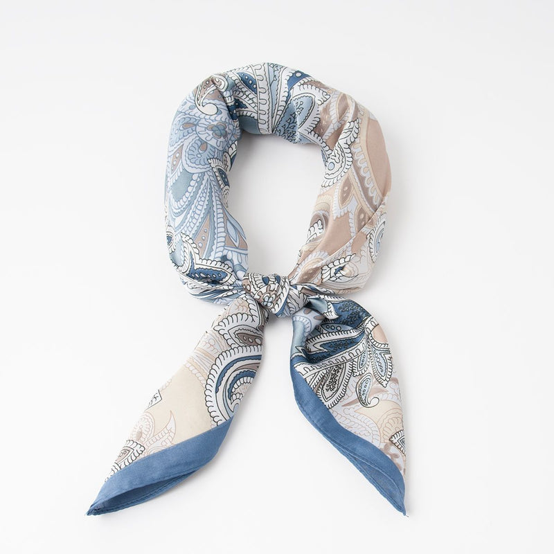 Lite Skjerf beige m/paisley mønster Blå M. Mønster