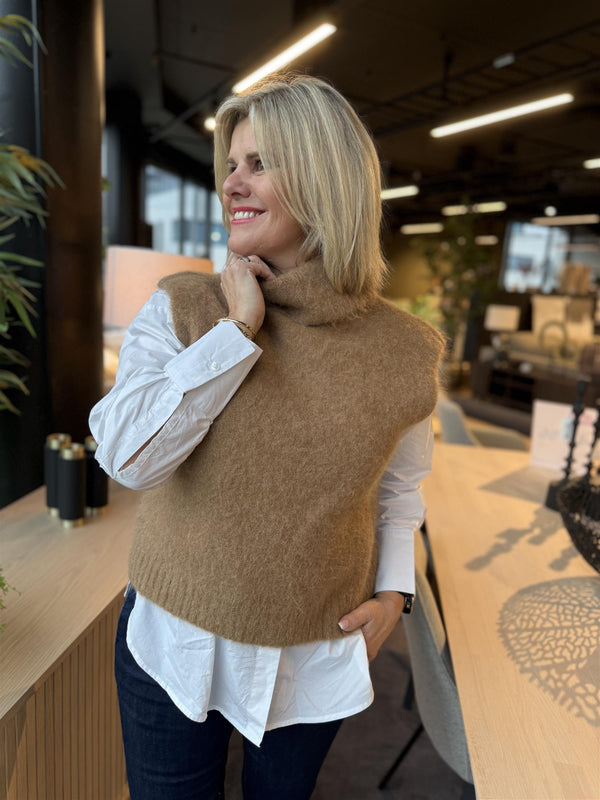 Thira Salmia Vest Lysebrun