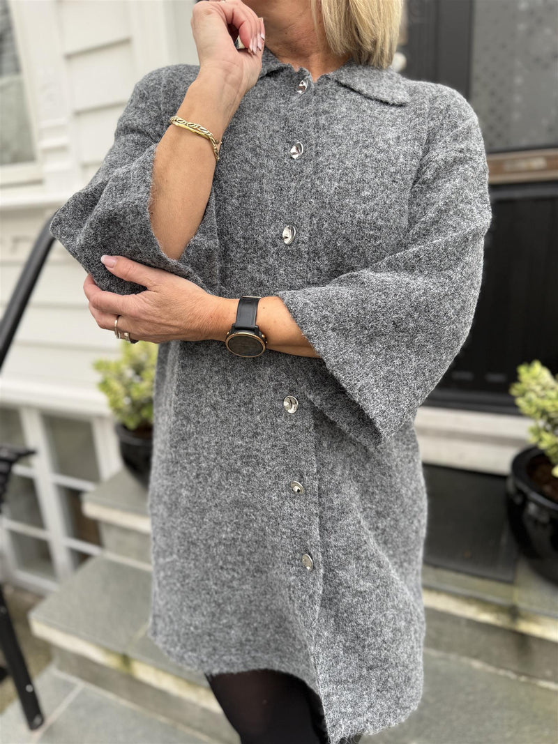 VILAURI STRIKKE KJOLE Grå