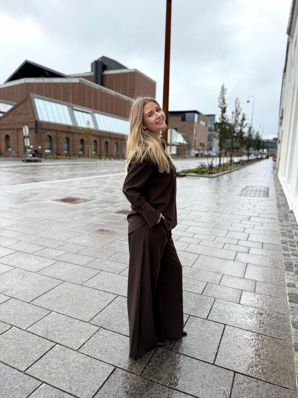 Vitta shirt Mørkebrun Med Striper