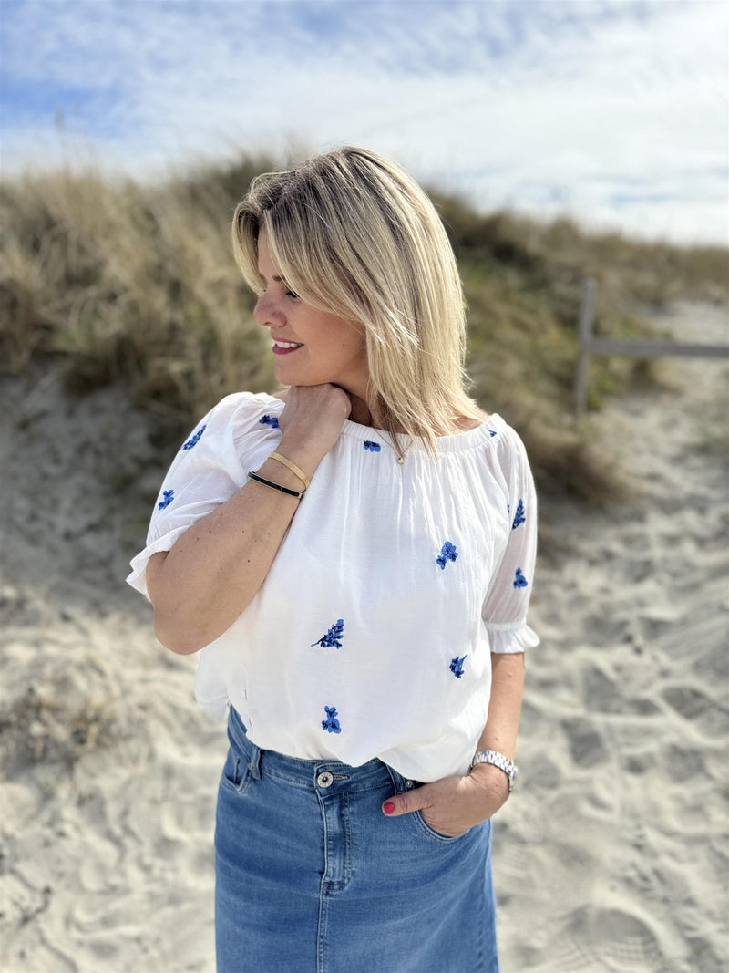 STREAM BLOUSE Hvit Med Blå Blomster