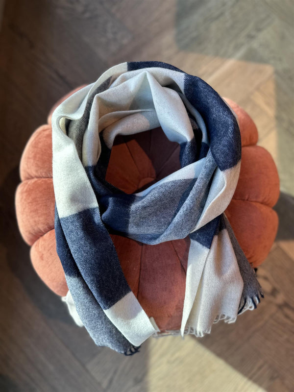 WOOL SCARF NAVY Marineblå Med Mønster