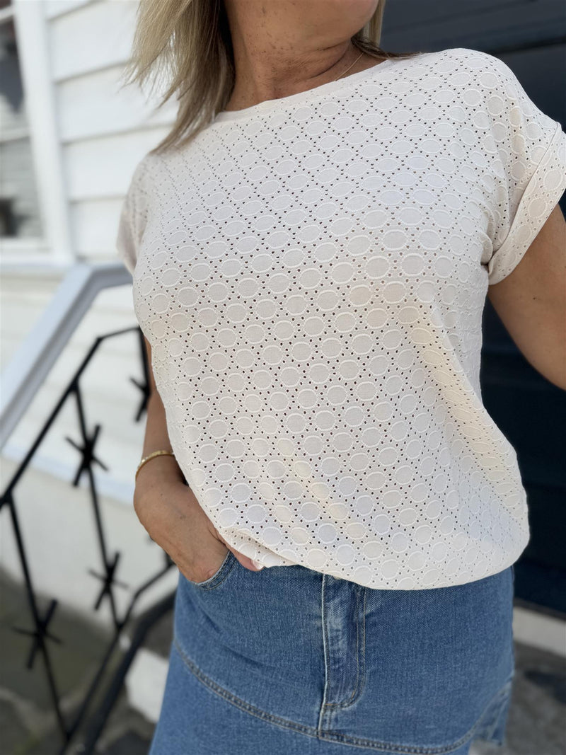 Blond tee Kitt