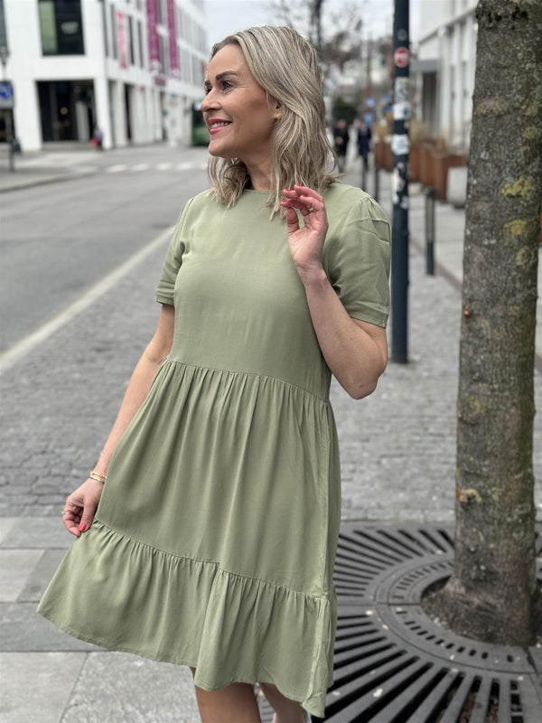 Vipaya s/s dress Lys Oliven Grønn