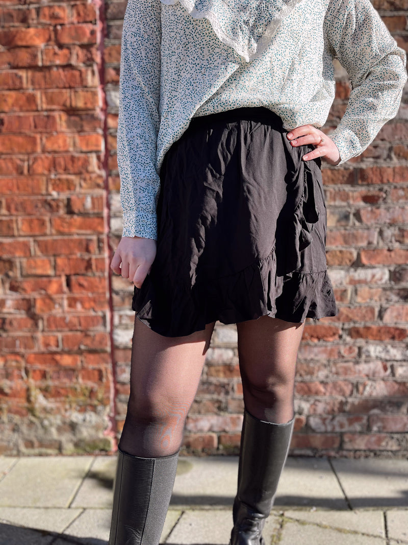 Vipaya Wrap Short Skirt Sort